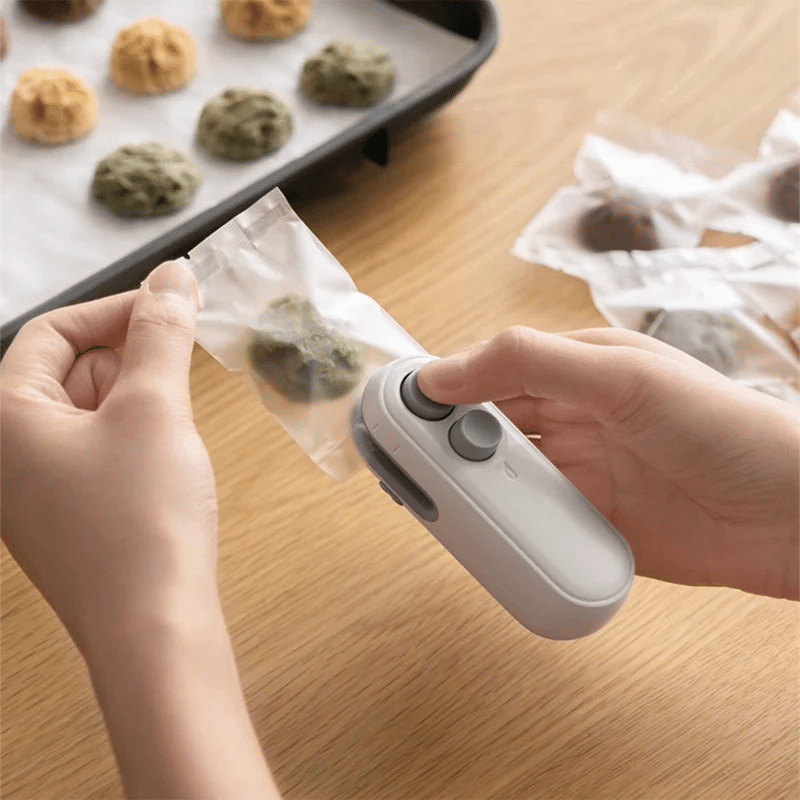 Small 2-in-1 Rechargeable Magnetic Snack Sealer