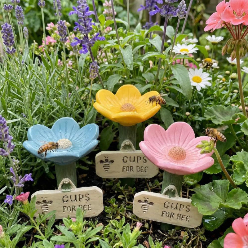 🐝Flower-Shaped Bee Watering Station💧