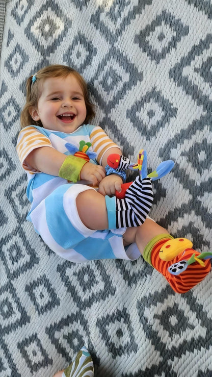 🔥Last Day 56% OFF - 👶🌈A set Newborn Baby Cartoon Animal Wrist Bell Rattle Socks