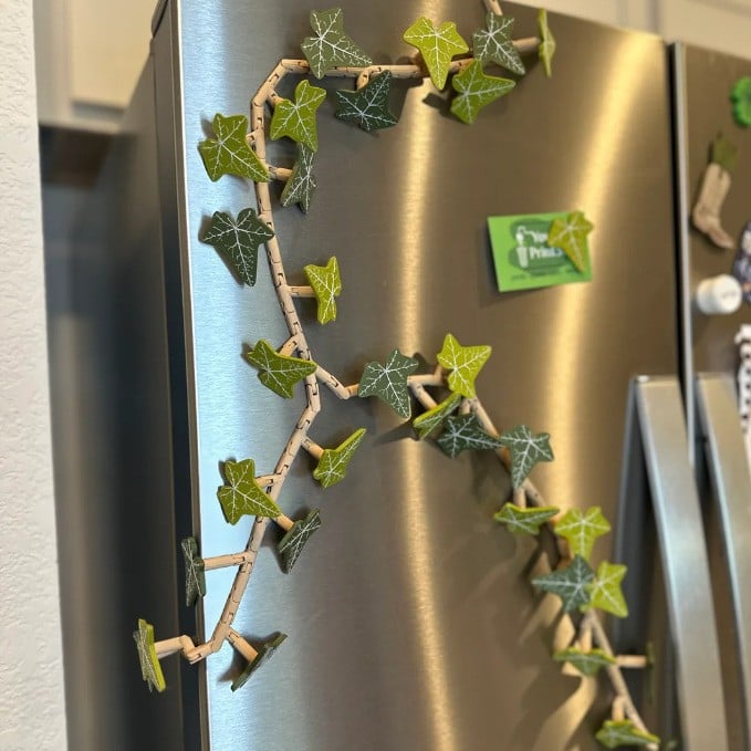 3D Printed Magnetic Ivy Faux Plant Fridge Magnet